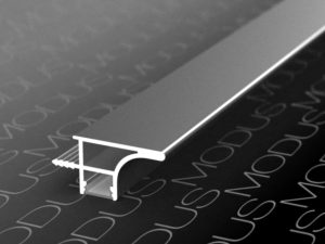 Мебельная ручка врезная с ОДНОСТОРОННЕЙ ПОДСВЕТКОЙ Серебро А00 MODUS для верхних баз длина 4,0м