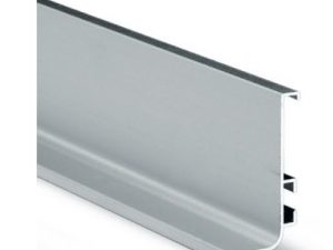 Горизонтальная меб. ручка профиль алюм. GOLA "L" для нижних баз, длина 4050мм цвет: Черный анод.